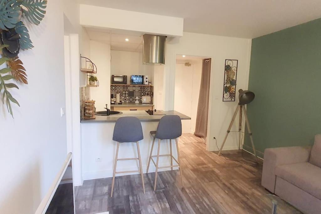 Apartment Oiseau De Paradis - 7 Min Des Parcs Walt Disney- Arrivee Autonome-parking Et Wifi Gratuit- Proche Commerces Et Restaurant Ideal Pour Les Familles Magny-le-Hongre